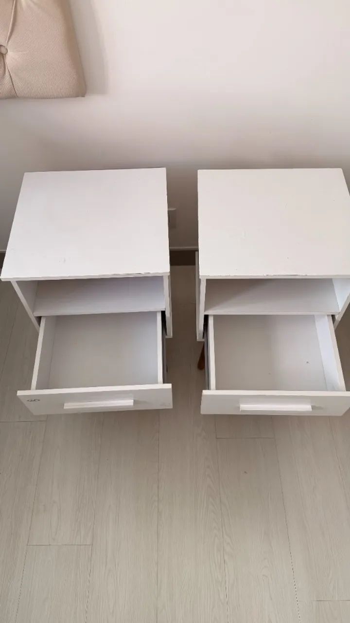 Mesa de Cabeceira Branca - Usada  - Foto 2