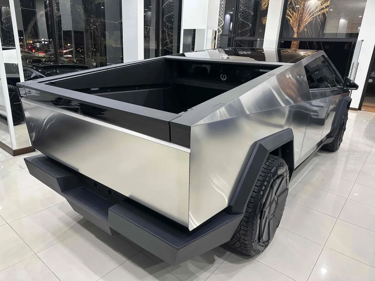Tesla Cybertruck Foundation, foto 7 de 10