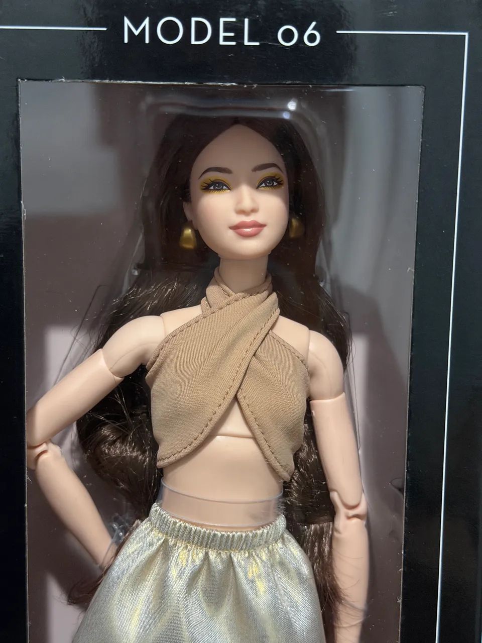 Boneca Barbie Basics asiática  - Foto 4
