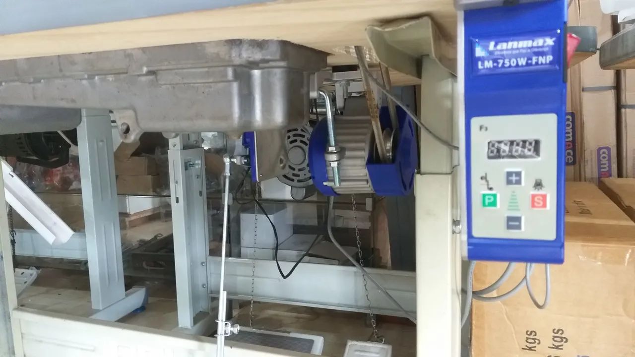 Máquina de costura reta industrial usada  - Foto 3