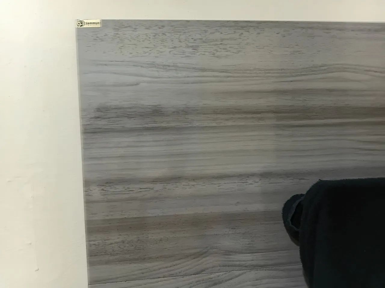 Painel para TV de a partir de 32 polegadas,com pratileirinha de vidro e bancada. - Foto 5