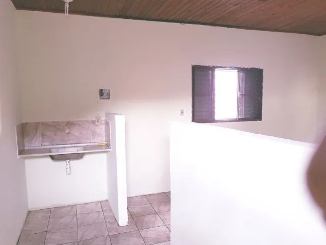 ALUGO QUARTO GRANDE