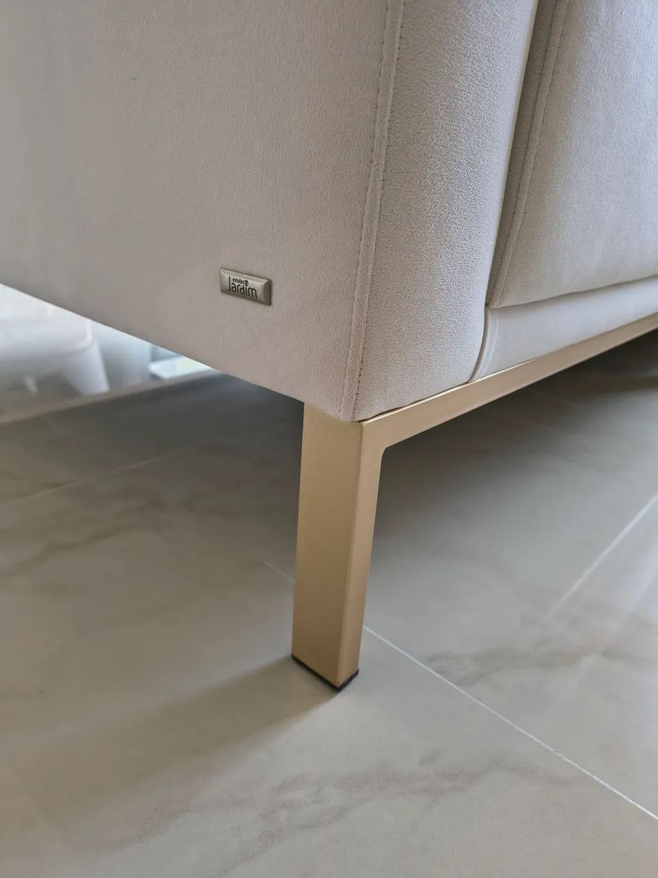 VALOR NEGOCIÁVEL: Sofá de alto padrão com chaise - Estofados Jardim (excelente estado) - Foto 5