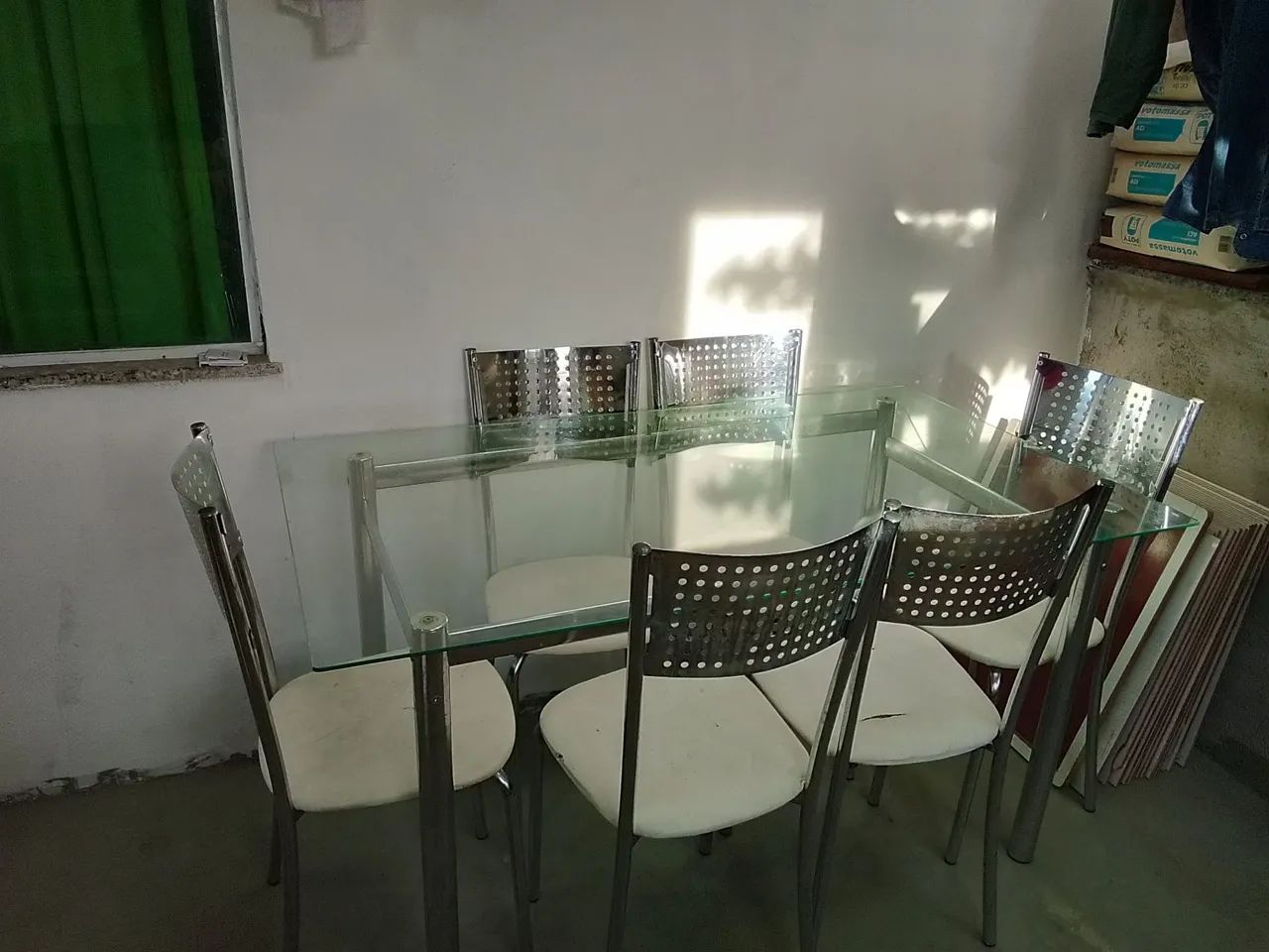 Mesa  tampo de vidro de 6 cadeiras - Foto 3