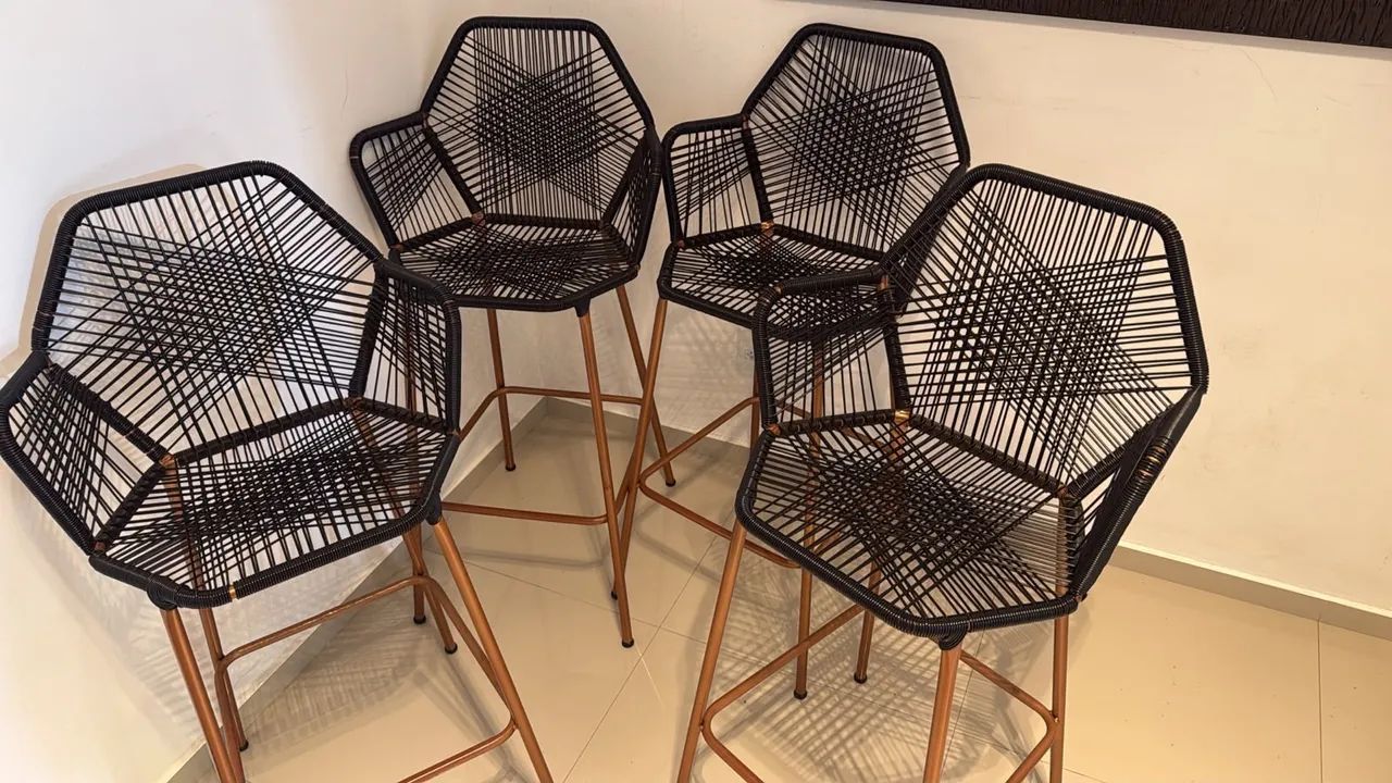 Vendo 4 cadeiras novíssimas 