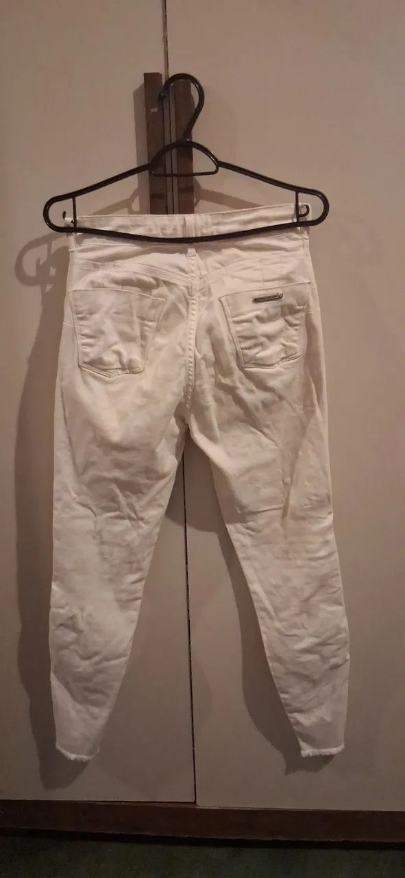Calça jeans branca confortável  - Foto 4
