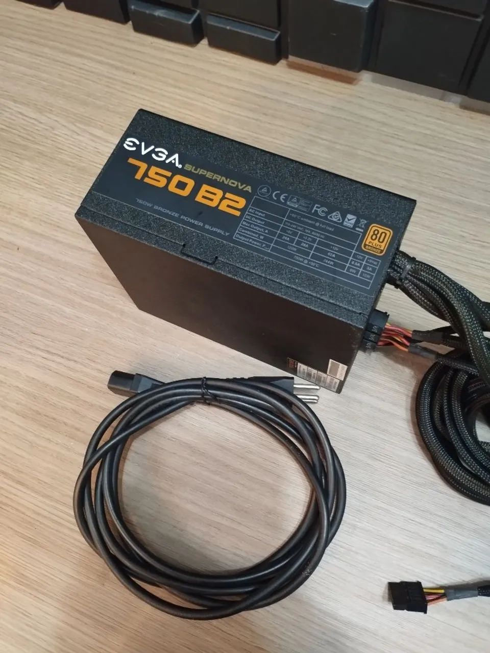 Fonte EVGA 750W 