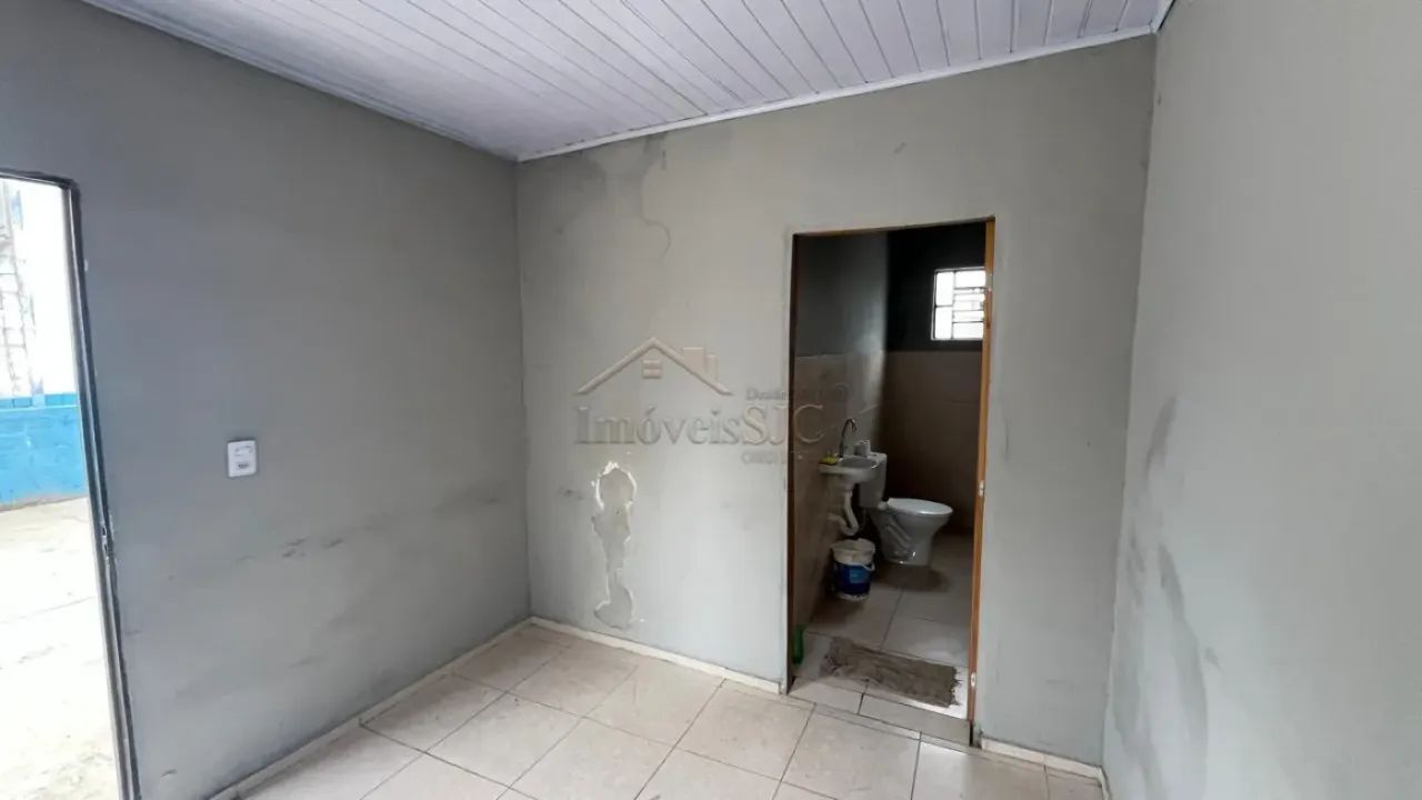 Terreno Comercial com 450 m² e Estrutura de Apoio - Foto 4