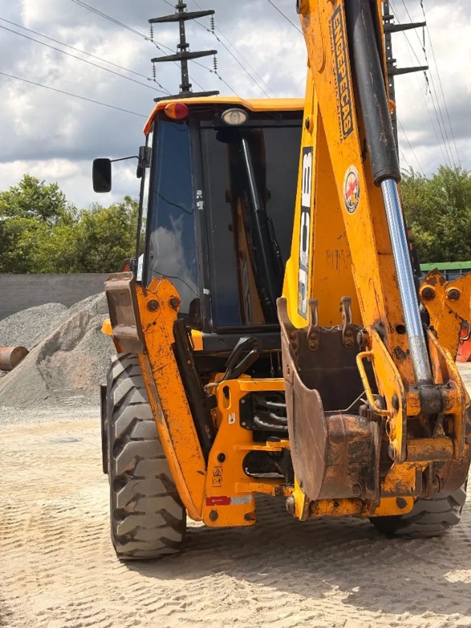 Retroescavadeira JCB 3CX ano 2023 - emplacada - Foto 6