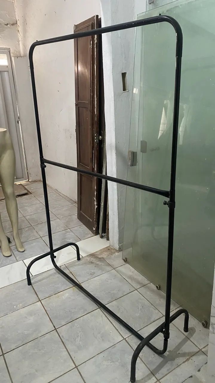 Expositor e cabides