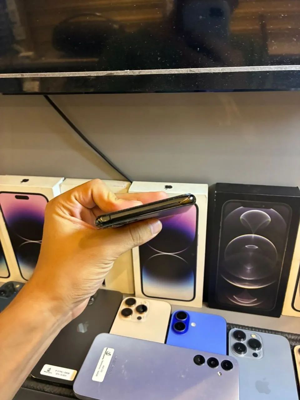 iPhone 11 Pro Max - 64GB <br>?1.599,00 - Foto 5