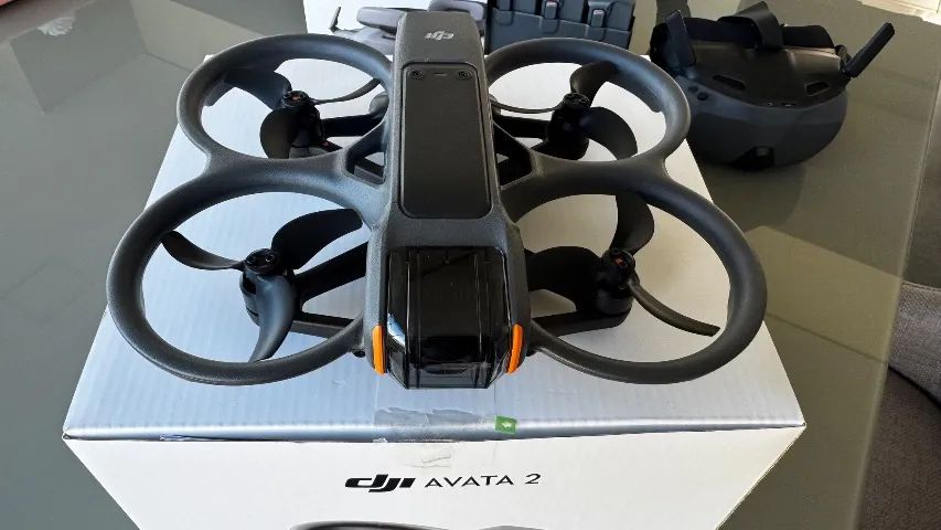DJI Avata 2 Fly More Combo + Goggles 3 + N3 + FPV Controller 3 - Foto 2