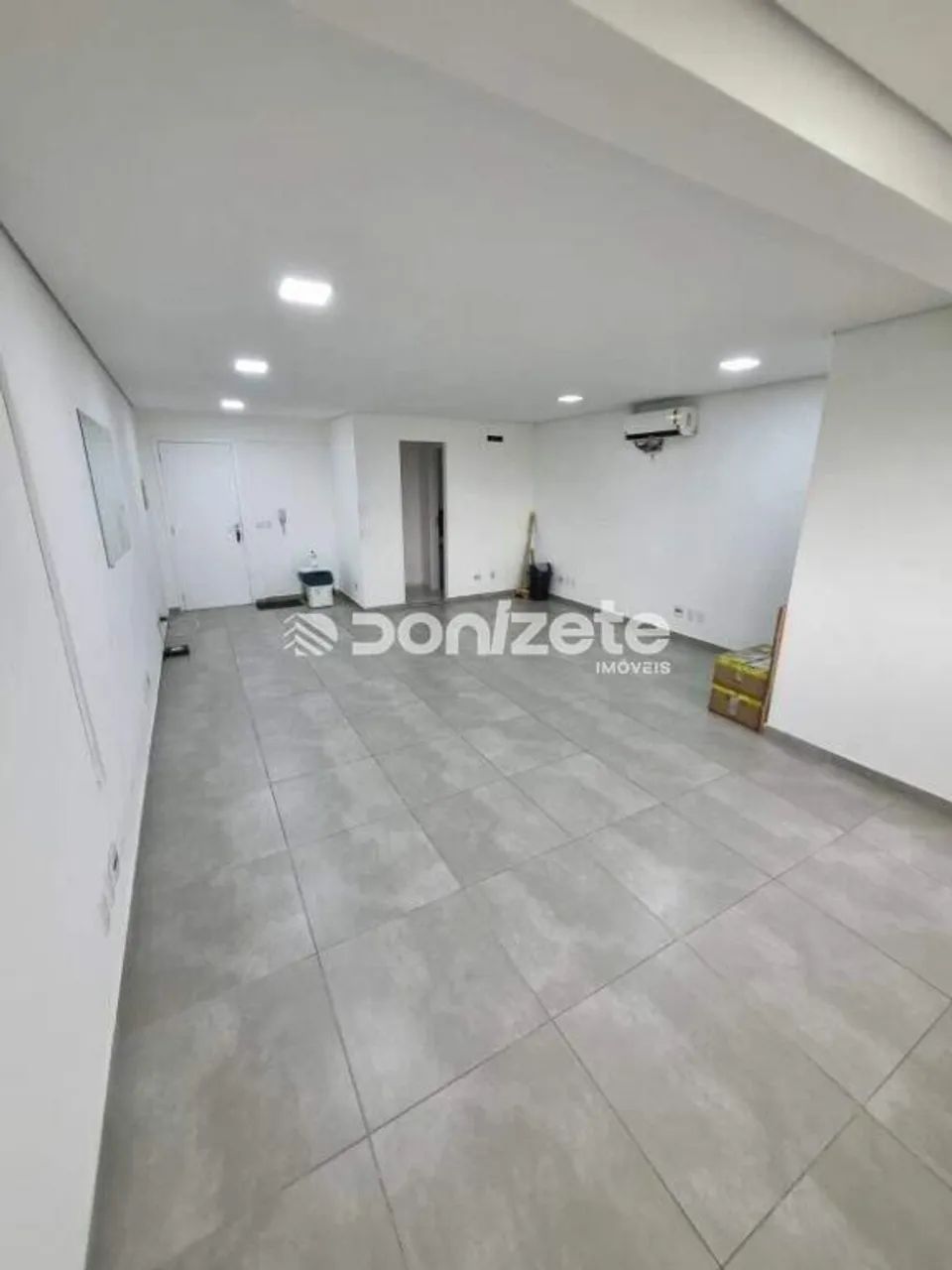 Sala Comercial à Venda  39 m² em Vila Gilda, Santo André | 2 Vagas