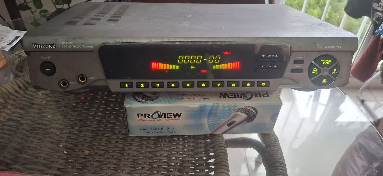 Videoke VMP-2500 com 2 microfones  + controle e cabo 