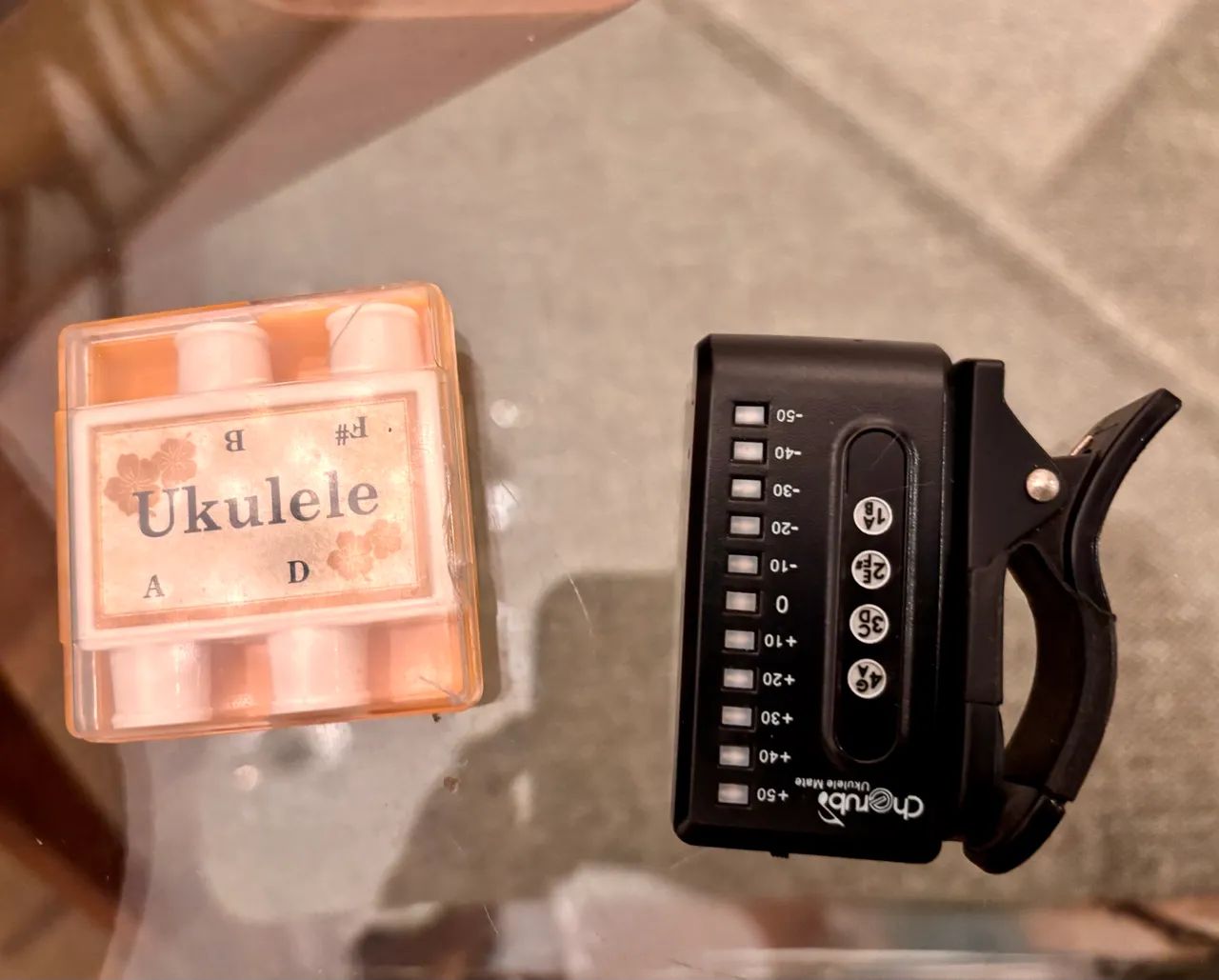 Vendo Ukulele com bolsa e acessórios   - Foto 4
