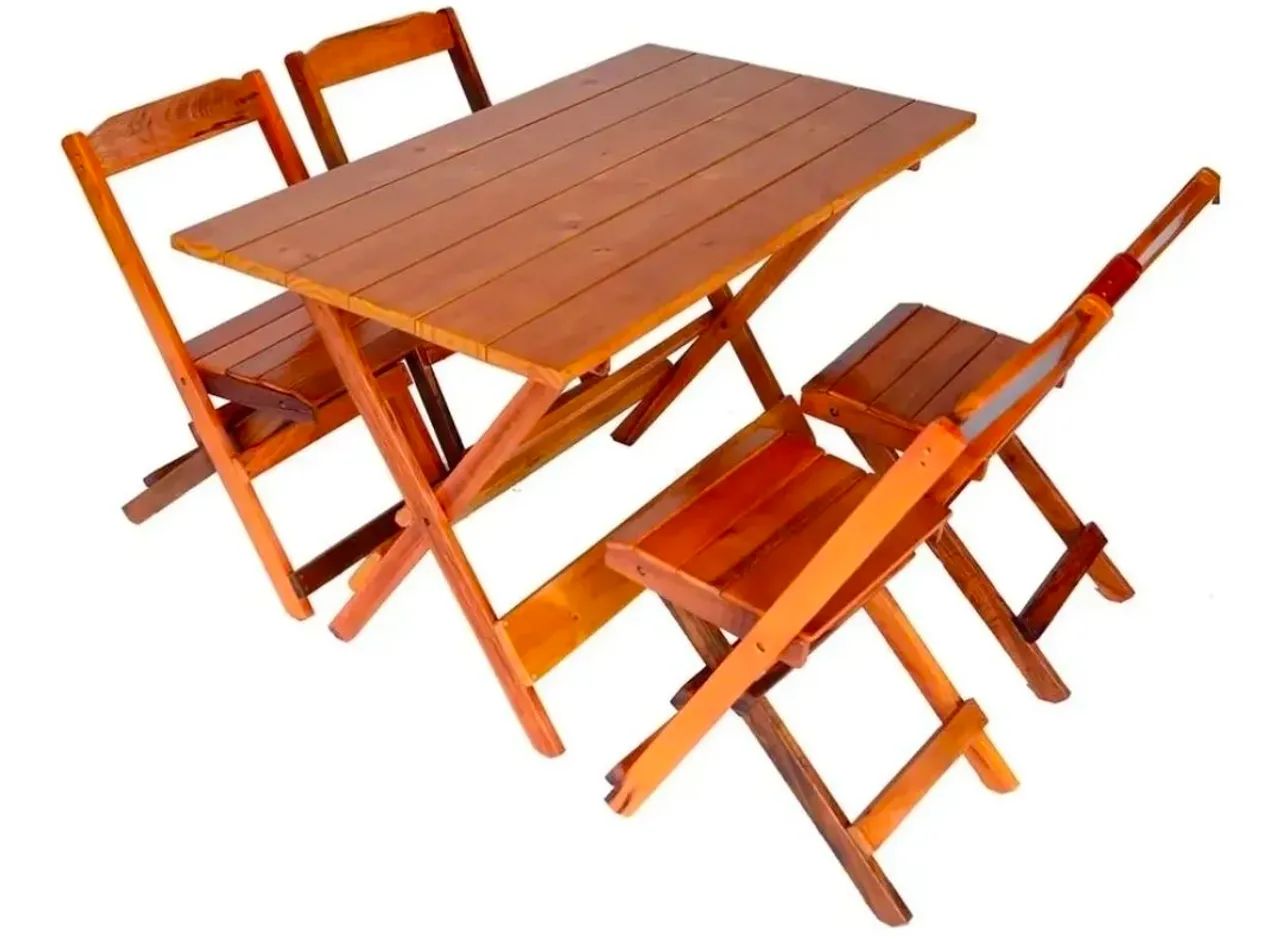 Mesa grande com 4 cadeiras em madeira