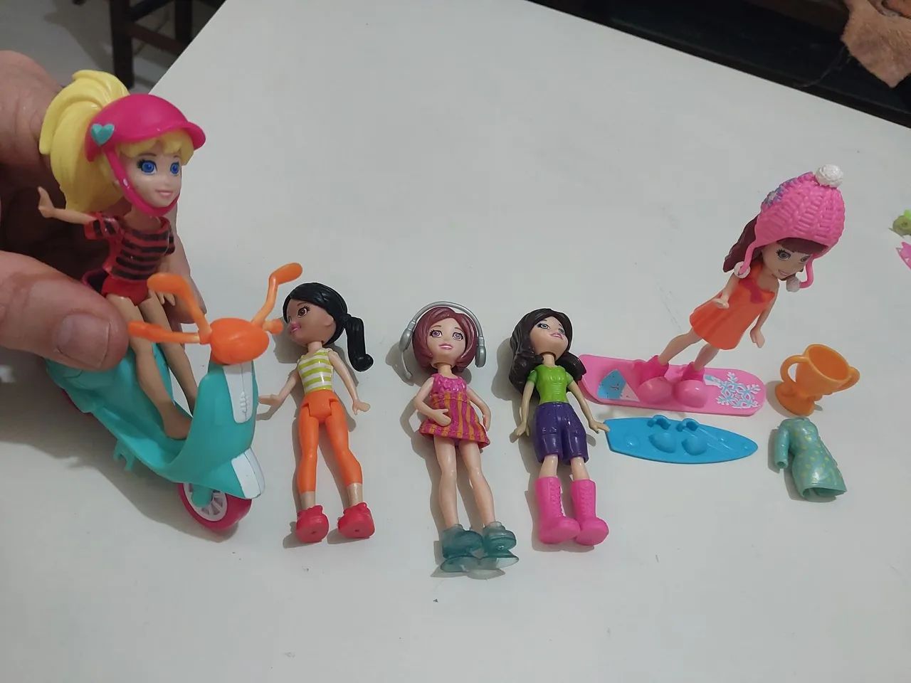 Brinquedo 5 bonecas Polly e acessórios 