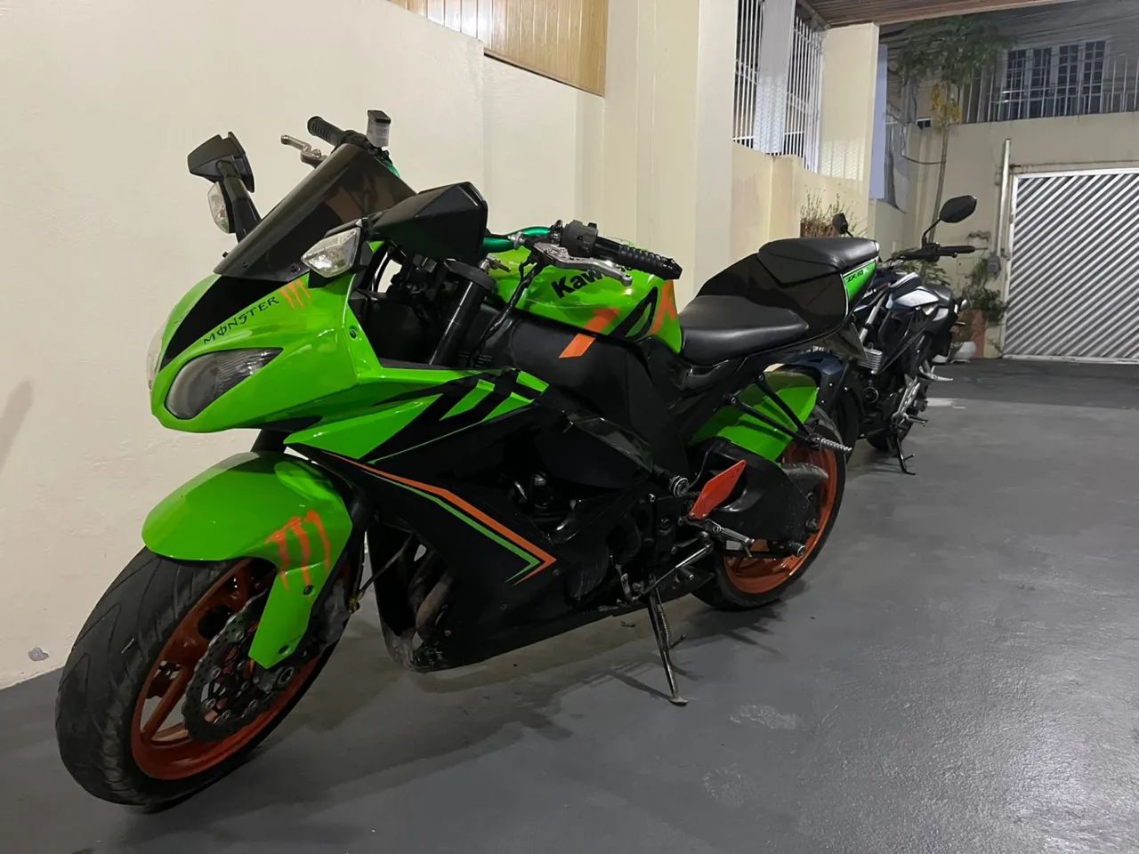 Kawasaki Zx-10/ Zx-10r 1000cc 2010 - 1503507154 | OLX