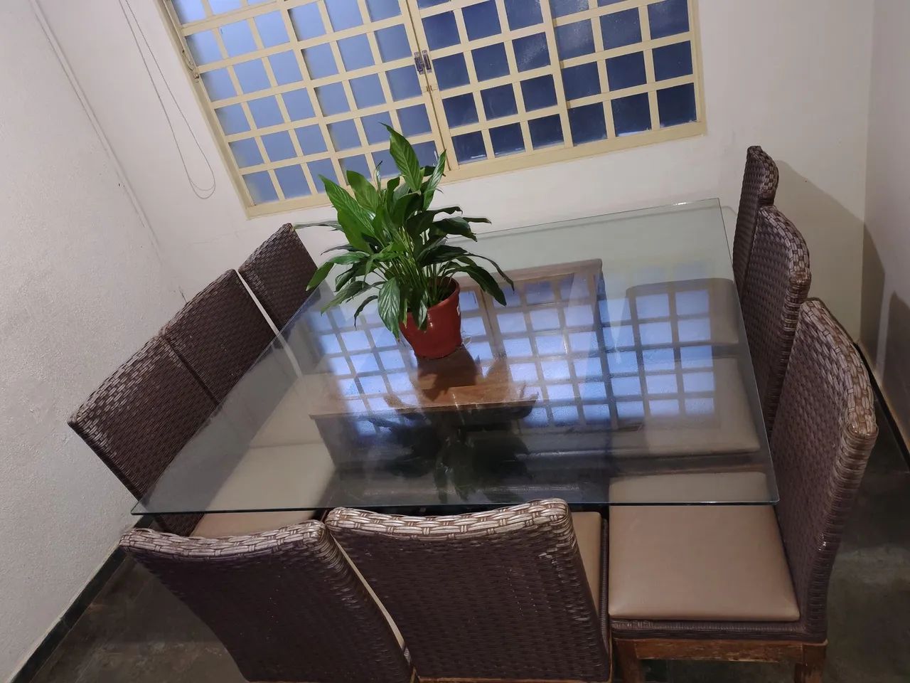 Mesa de vidro com 8 cadeiras  - Foto 4