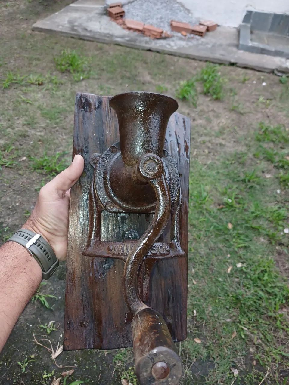 Moedor de café antigo para decoração de ambientes rústicos  - Foto 3