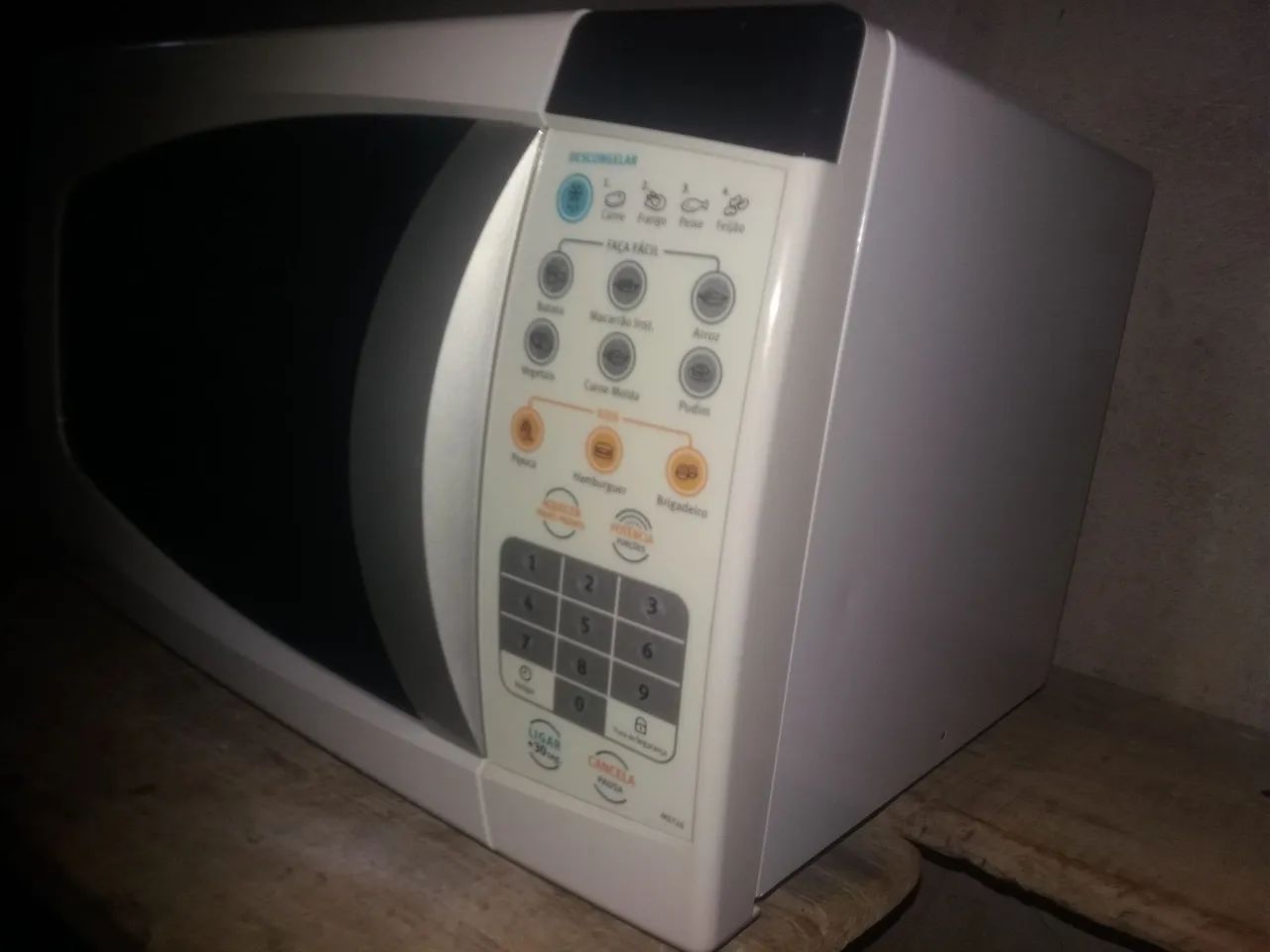 microondas da eletrolux.20 L.Em otimo estao.funcionando perfeitamente. - Foto 2