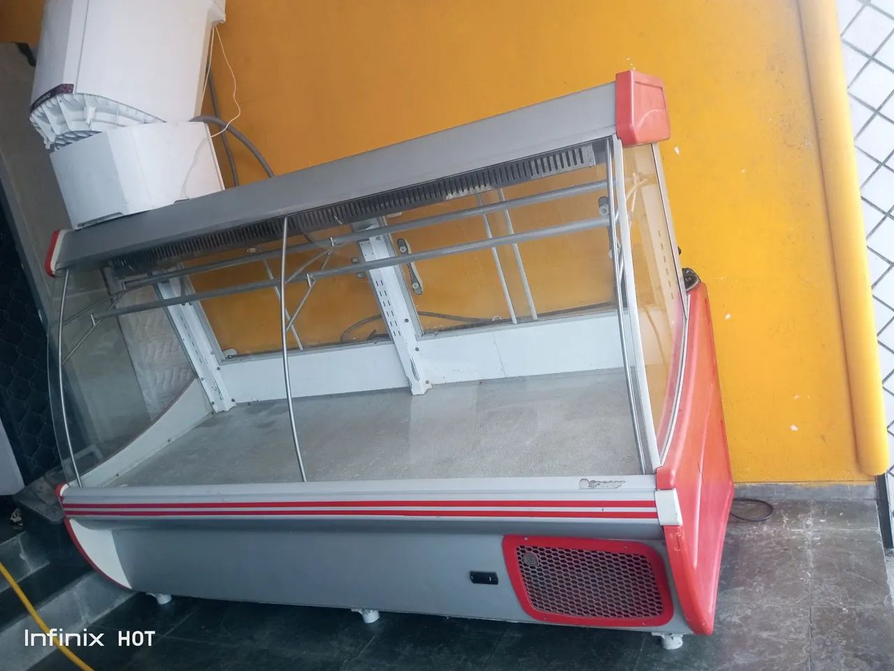 Balcão de açougue com vidro 