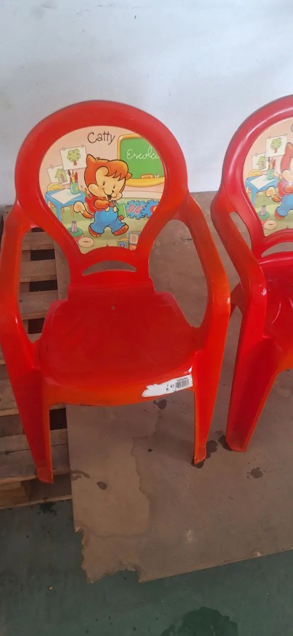  3 Cadeiras infantis de plástico   - Foto 2