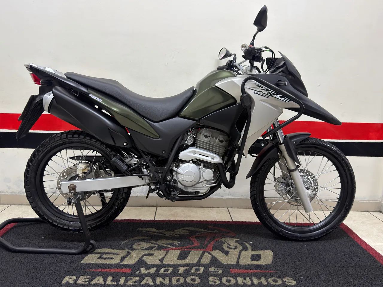XRE 300c 2017  MUITO NOVA  ( DIVIDO EM 24 VEZES NO CARTÃO ) - Foto 7