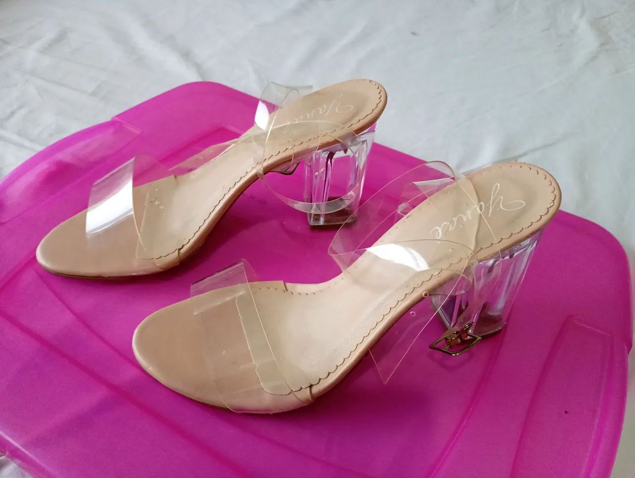 Sandália transparente 