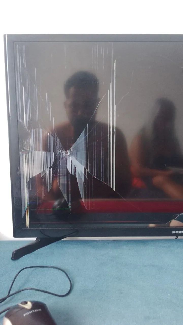 TV LCD Samsung 32 polegadas, quebrada! - Foto 2