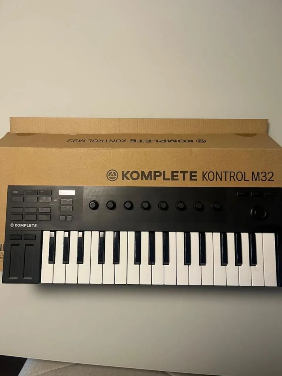 Controlador Midi Komplete Kontrol M32 - Estado de zero. Ler