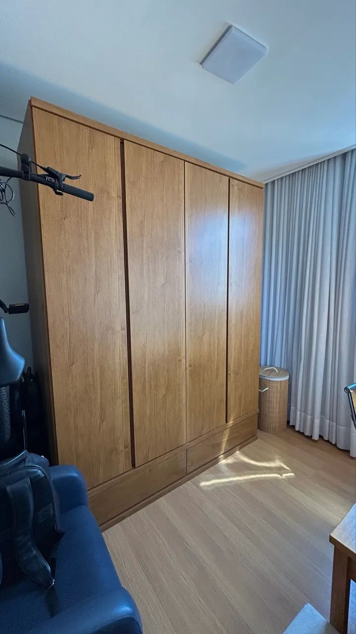 Guarda-roupa Solteiro 4 portas e 5 gavetas (Stillus)
