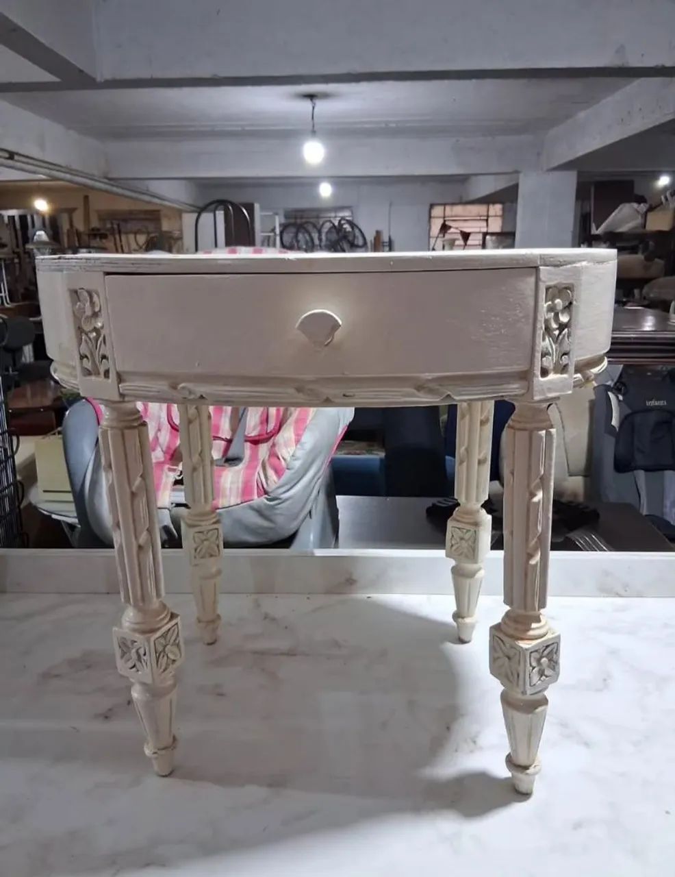 Criado antigo estilo Luiz XVI
