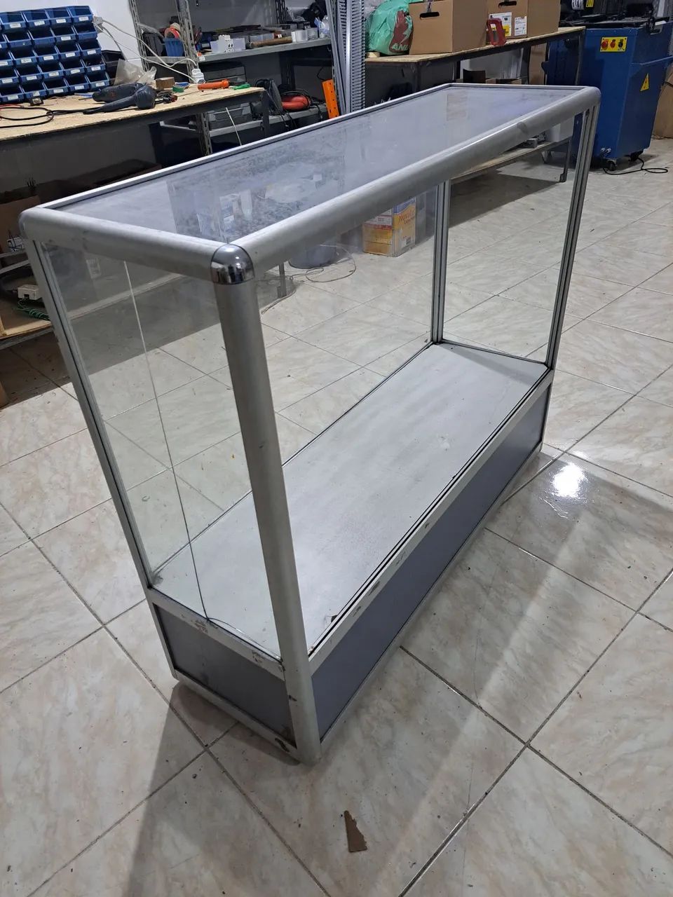 Balcão de Alumínio  c/ Vidro