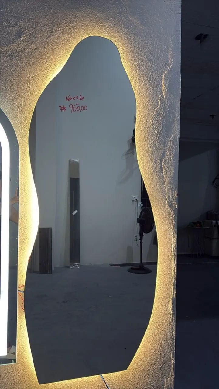 ESPELHOS ORGÂNICOS E JATEADOS COM LED  - Foto 2