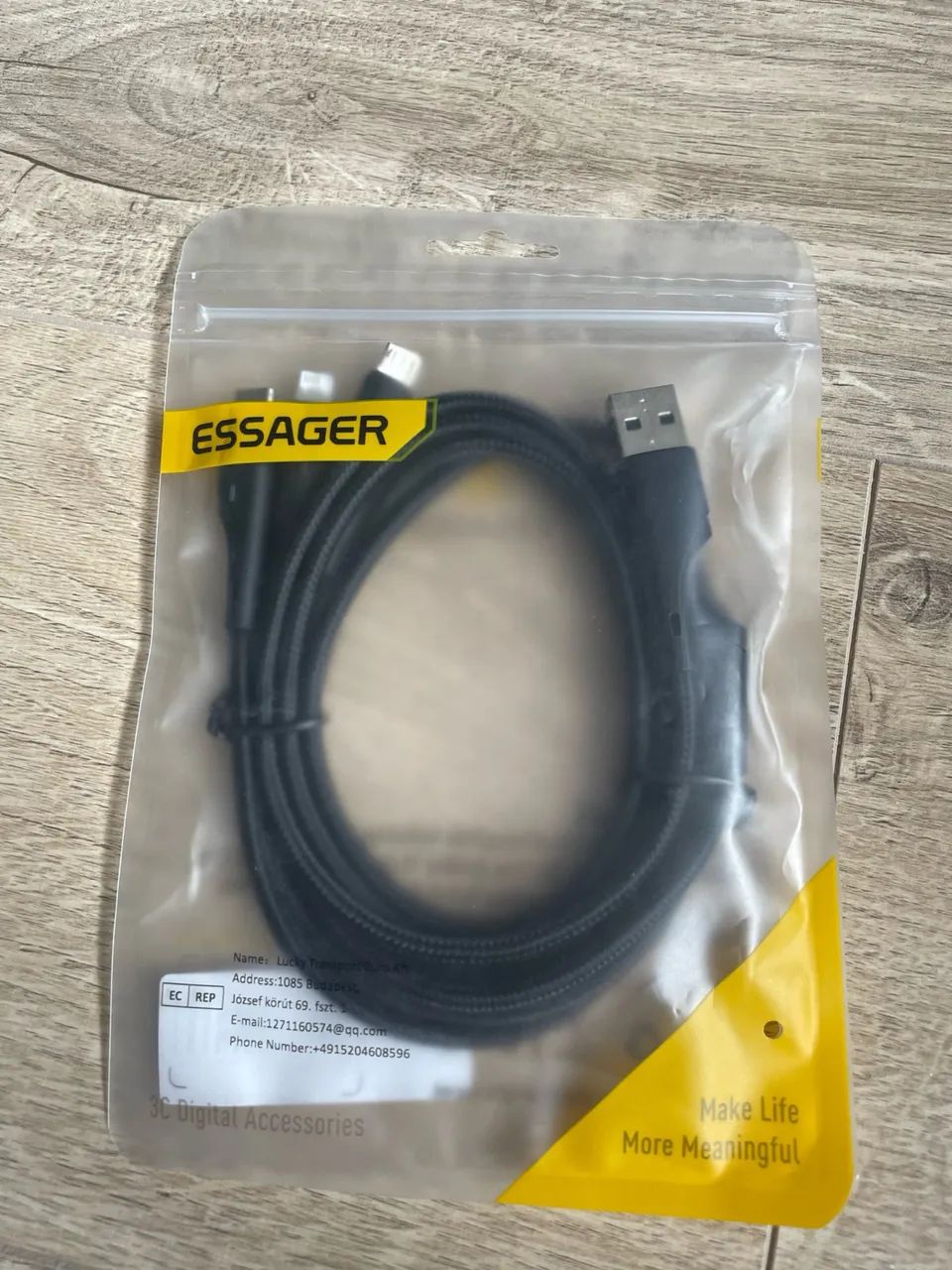 Cabo Carregador 3 em 1 Universal - Tipo-C, Micro USB (V8) e Lightning (iPhone)