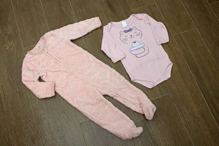 Macacão plush + body rosa