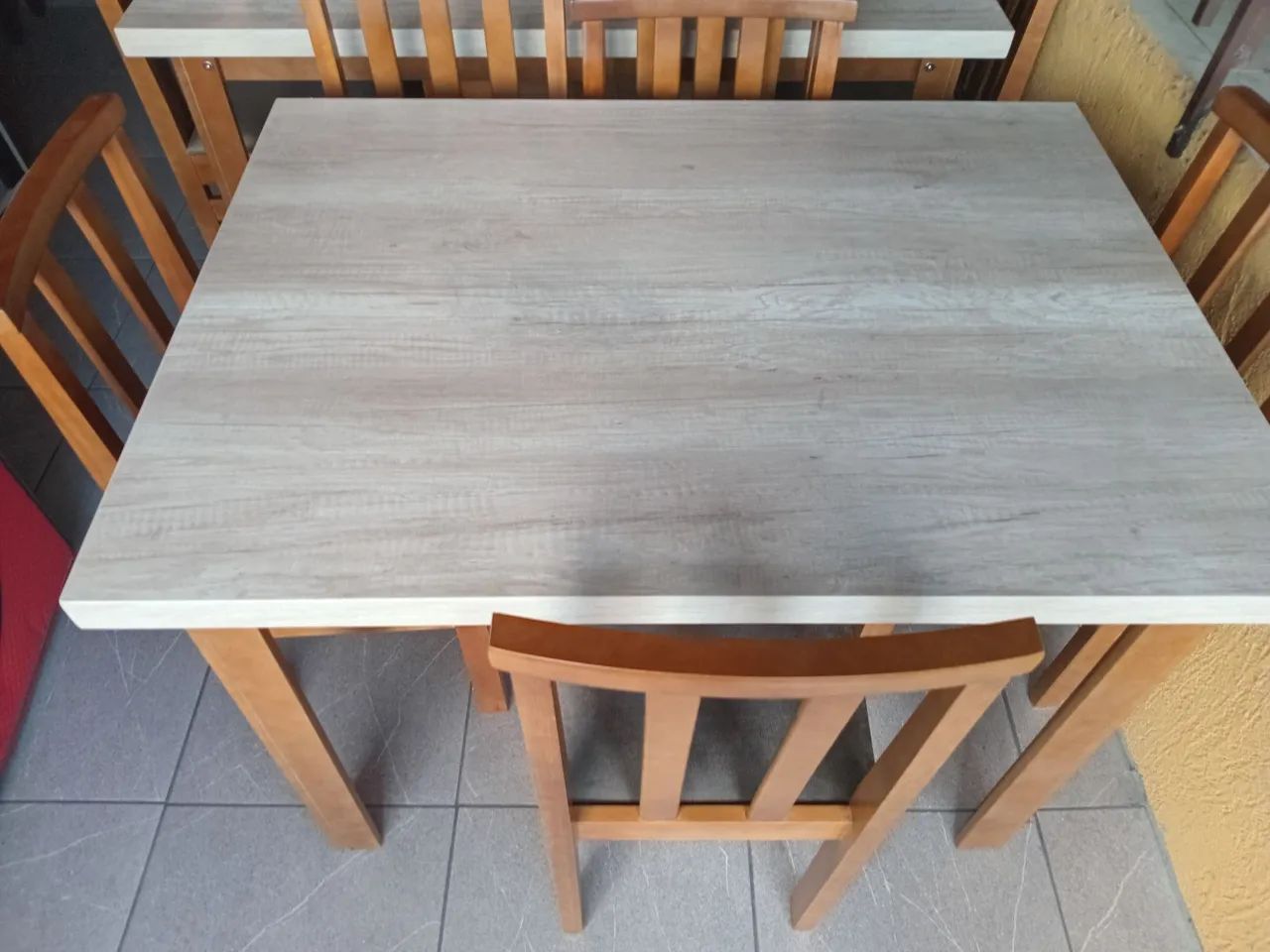 Mesa 1,10 x 80cm com 04 cadeiras, nova..(Entrego) - Foto 2