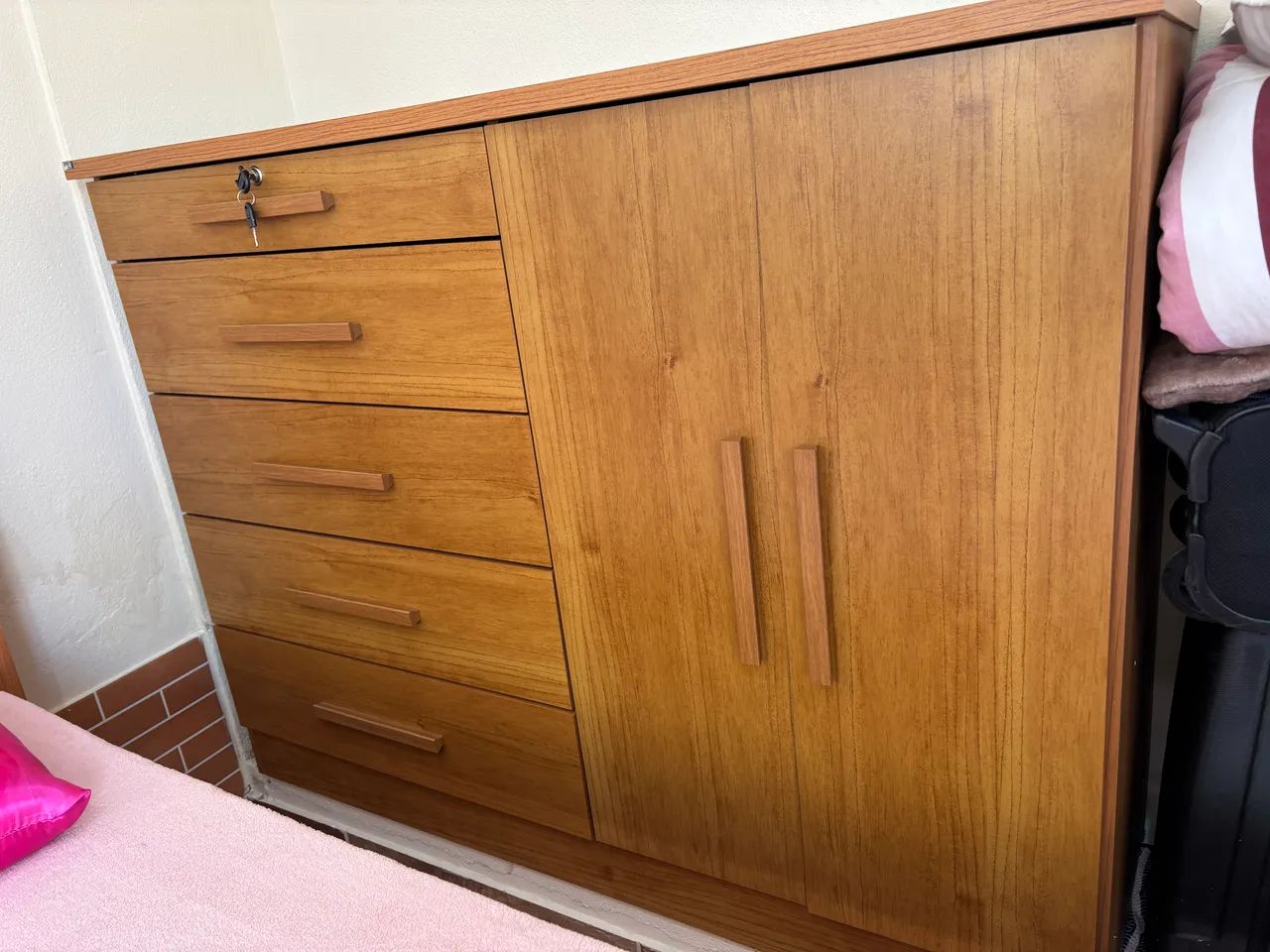 Vendo cômoda semi nova 