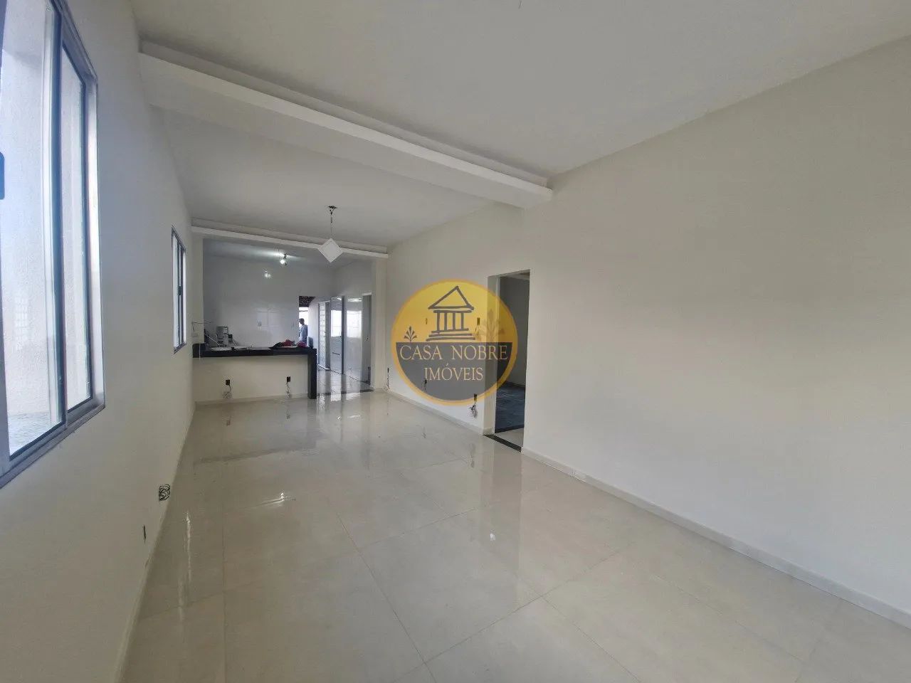 ESPETACULAR CASA 4 QUARTOS E DUAS SUITES, PARA VENDA NO RIACHO! - Foto 4