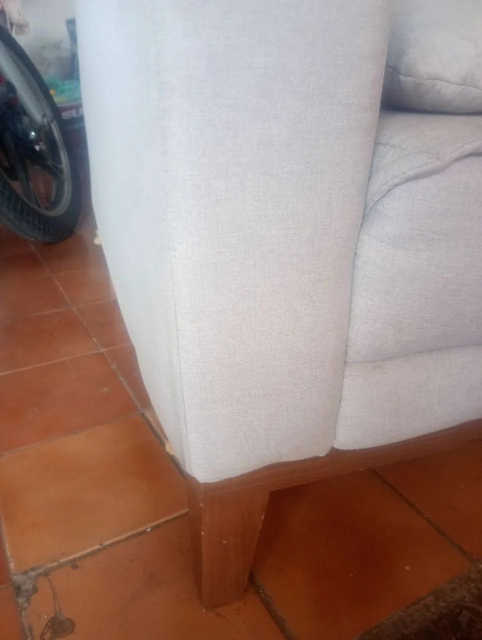 Sofá tecido 3 lugares / entrego / precisa de limpeza  - Foto 3