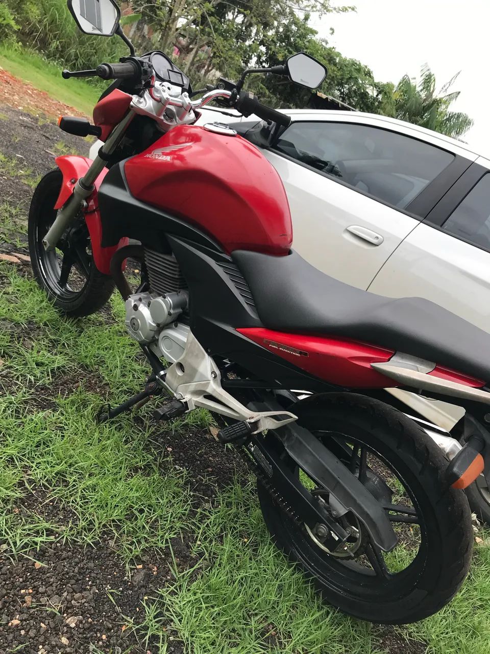 Vende-se HONDA CB300r - Foto 2