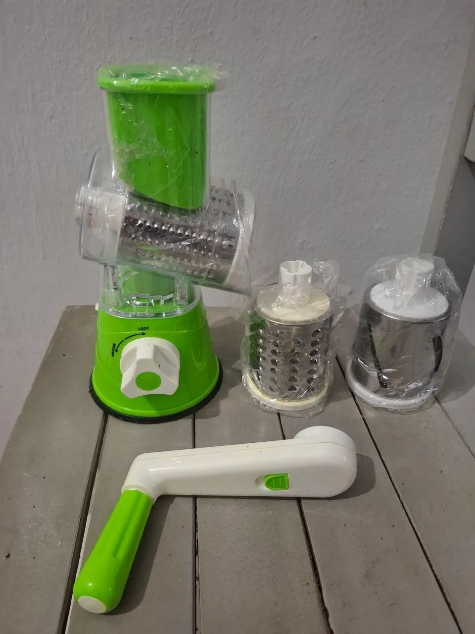 Tabletop drum grater