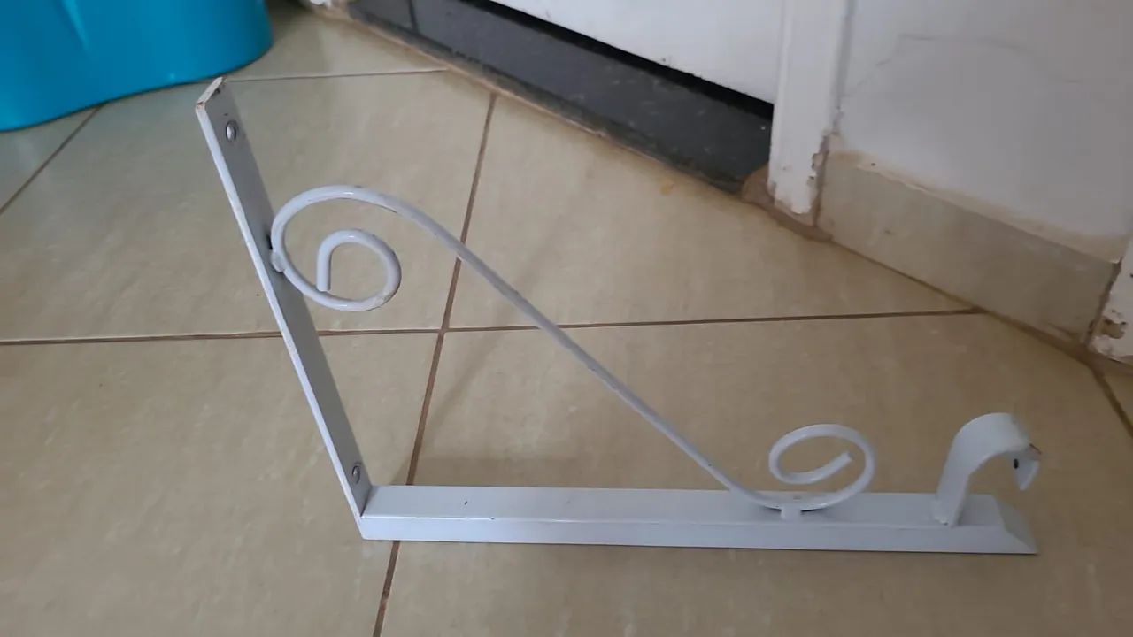 Araras cromadas e vidros para prateleira - Foto 4