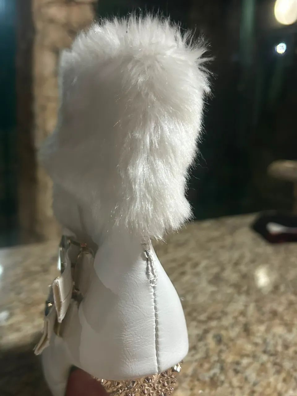 Bota branca de pelo  - Foto 3