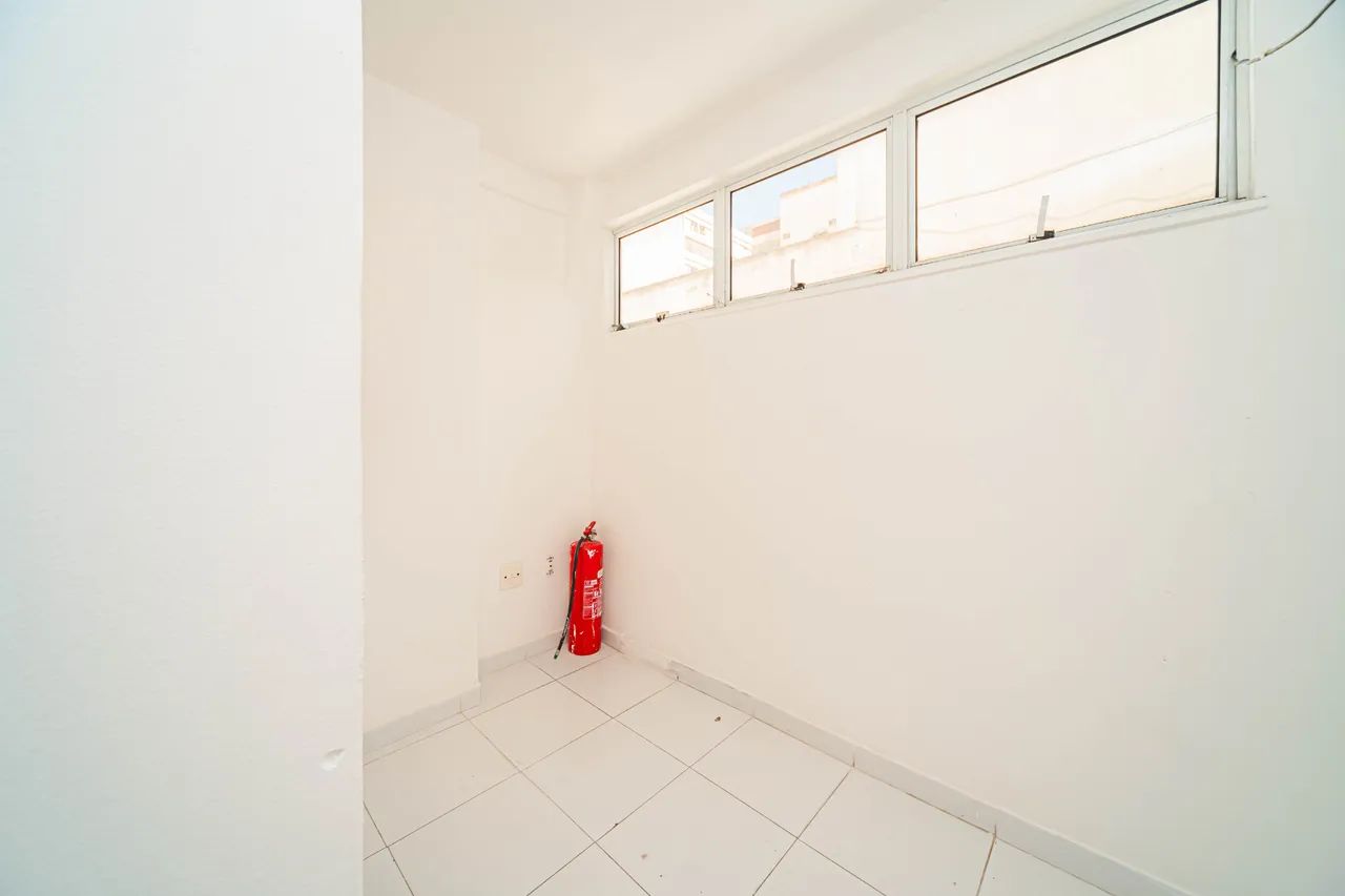 Ponto comercial com sobreloja e banheiro para venda - Foto 5