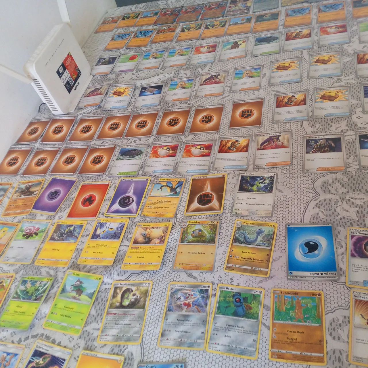 Vendo cartas de pokémon nova e velhas 119 cartas com guardador, original  - Foto 5