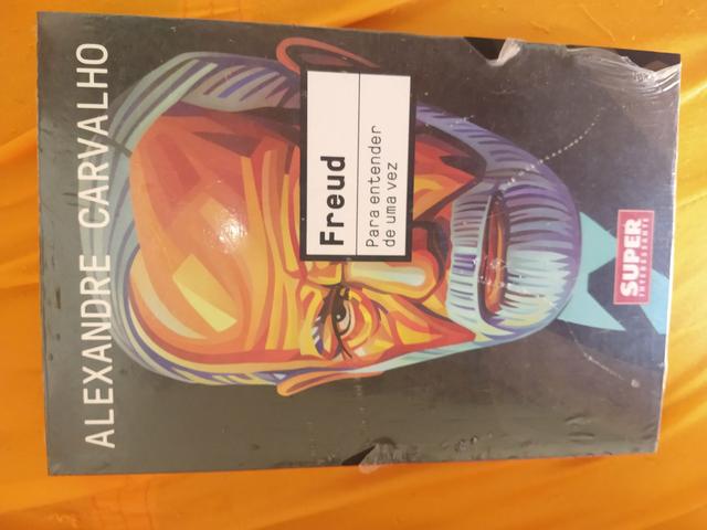 Livros ainda lacrados