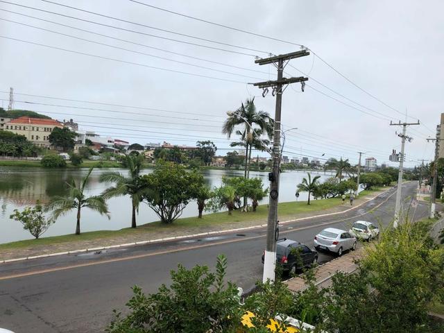 Apartamento três dormitórios com vista para a Lagoa do Violão - Foto 2