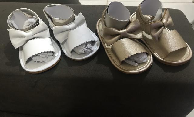Sandália e sapato de meninas